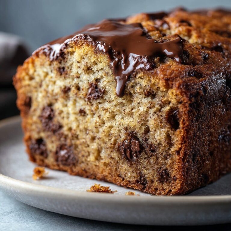 Pan de plátano súper húmedo con chispas de chocolate derretidas